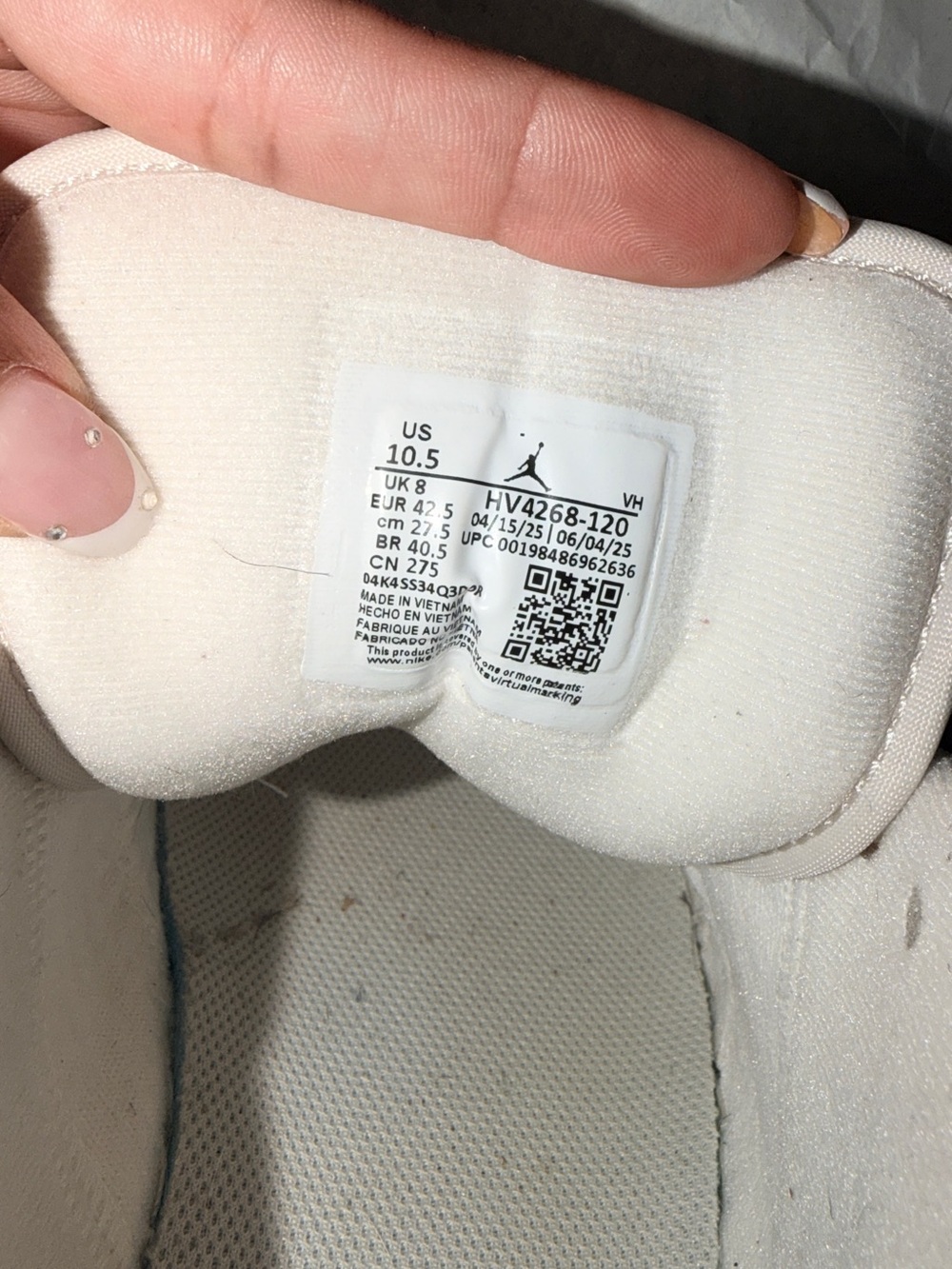 Woman’s air Jordan 1 Low - Picture 2 of 6